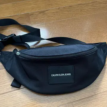 CALVIN KLEIN JEANS 바디백 블랙