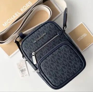 미개봉 새상품! MICHAEL KORS 네이비 숄더백