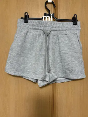 큐빅 GYDA 라메 숏팬츠