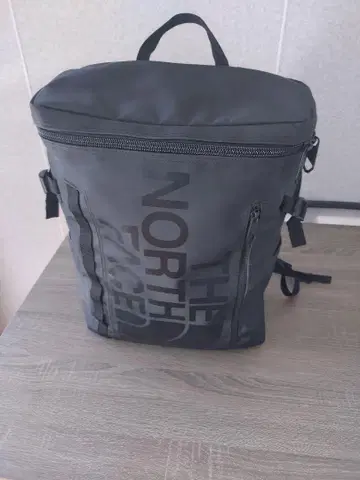 THE NORTH FACE 블랙 백팩 퓨즈 박스 하자품