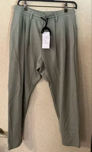 amuytrysbay 카키 팬츠 M 사이즈 택 포함 하자 있음