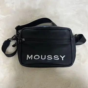 MOUSSY 블랙 숄더백