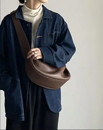 JISTORY 소프트 레더 하프 문 백 브라운