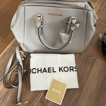 미사용 새상품 MICHAEL KORS 그레이 숄더백