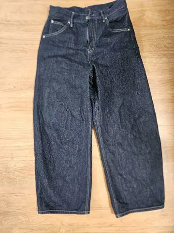 UNIQLO 배기 커브 청바지 숏 기장 26