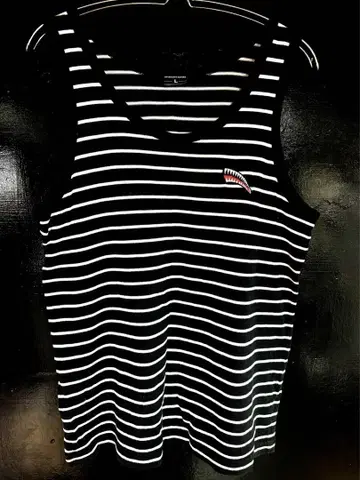 [ 레어 ] Bounty Hunter 바운티 헌터 샤크 탱크탑