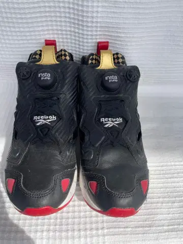 Reebok 인스타펌프 퓨리 블랙/골드/레드