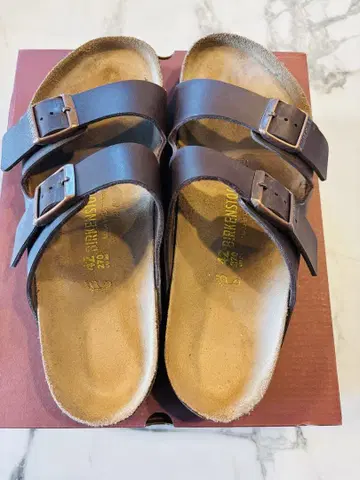 새상품급 BIRKENSTOCK 브라운 샌들 애리조나