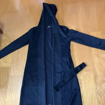 ZARA 후드 부착 코트