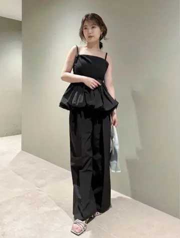Lily Brown 블랙 프릴 페플럼 셋업