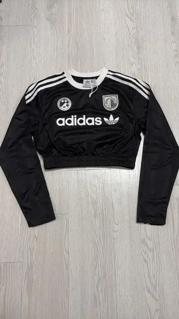 adidas 크롭 기장 헤이세이 갸루 핏 T Y2K