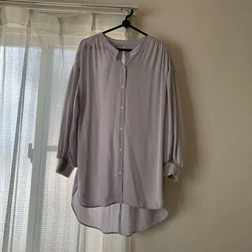 광택 있음 블라우스