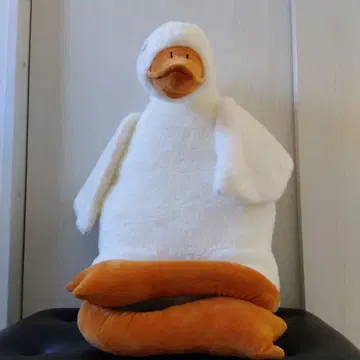 커다란 오리 봉제 인형