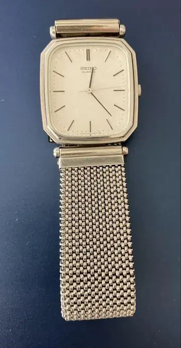 SEIKO 팔각형 케이스 손목시계