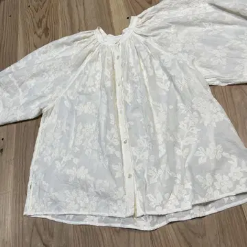 론 헤르만 아이보리 자수 볼륨 슬리브 블라우스