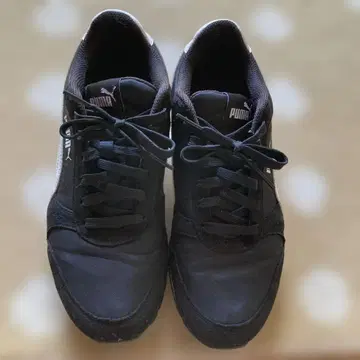 PUMA 블랙 스니커즈
