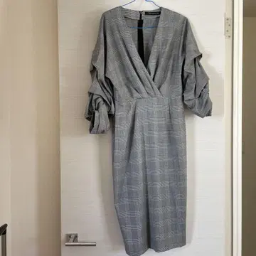 체크 무늬 벌룬 슬리브 원피스 ZARA WOMAN
