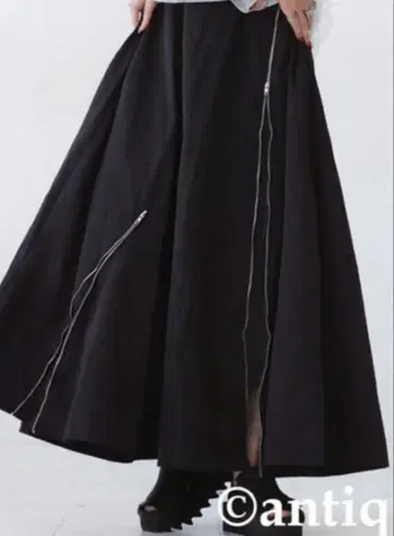 [ 새상품 ] 안티카 지퍼 플레어 스커트 / 블랙