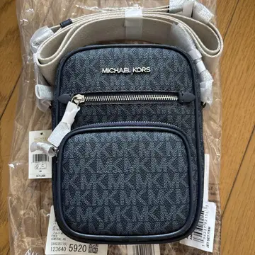새상품! MICHAEL KORS 숄더백 네이비