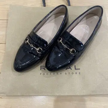 HARUTA 로페피크닉 블랙 에나멜 로퍼 24.5cm
