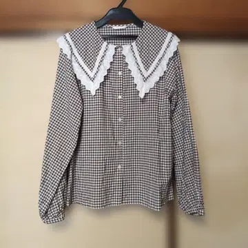 레이스 카라 부착 브라운 체크 긴팔 셔츠