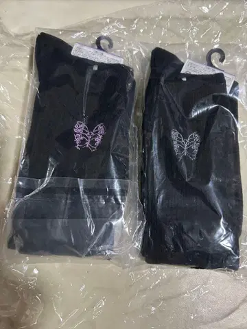 ANNA SUI 안나수이 하이삭스 2족 세트 블랙 색상