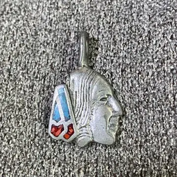 인디언 헤드 펜던트 탑