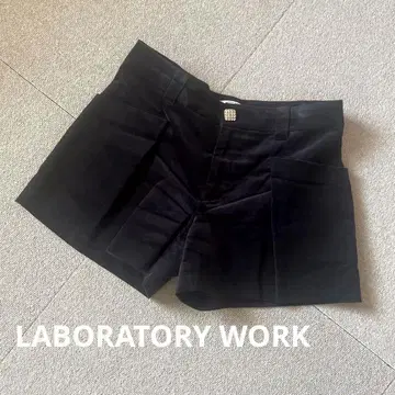 LABORATORY WORK 블랙 벨로아 숏팬츠