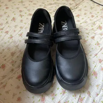 ZARA 블랙 플랫슈즈 37