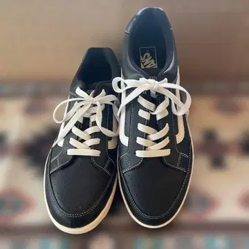 VANS 블랙/화이트 스니커즈