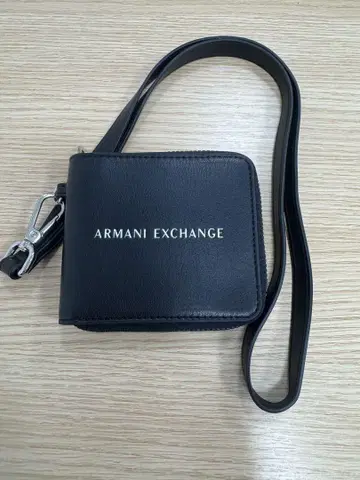 새상품 ARMANI EXCHANGE 블랙 접이식 지갑 스트랩 포함