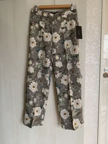 미사용 새상품 ZARA 꽃무늬 슬랙스
