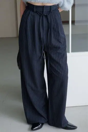 카스타네 핀스트라이프 슬랙스