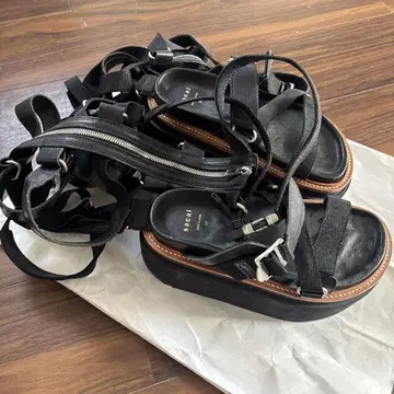 sacai 스트랩 샌들 블랙 37
