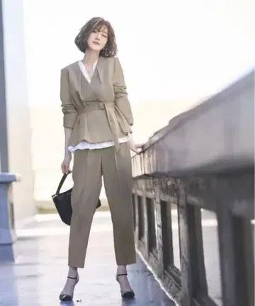 RUIRUE BOUTIQUE 턱 & 페플럼 자켓 셋업 수트