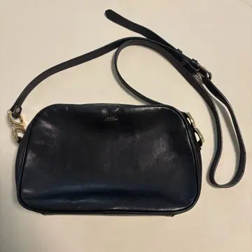 A.P.C. 블랙 가죽 숄더백