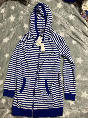 세실 맥비 후드티