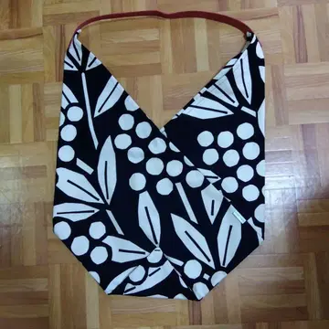 SOUSOU 숄더백 잇사이부쿠 카쿠시 난텐치쿠 패턴 빨간색 가죽 손잡이