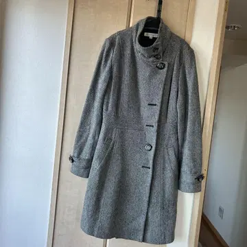 그레이 헤링본 무늬 코트
