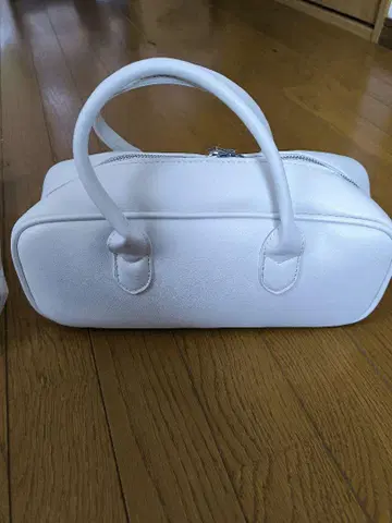 forksy. 화이트 숄더백