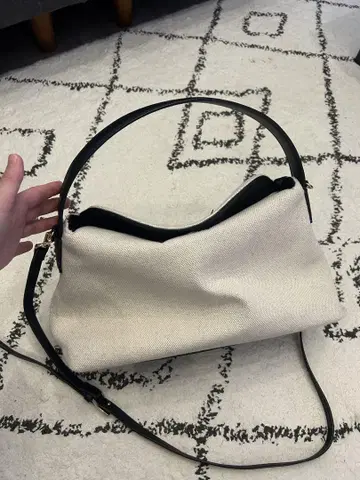 H&M 화이트 캔버스 핸드백