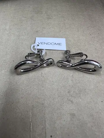VENDOME 유선형 메탈 귀찌