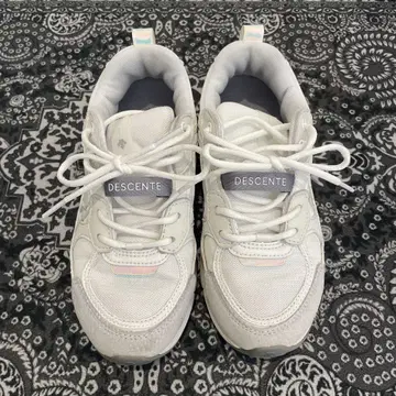 DESCENTE 화이트 스니커즈 W6