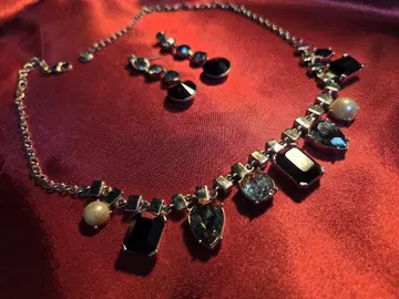 Swarovski 비즈 목걸이와 귀찌 세트