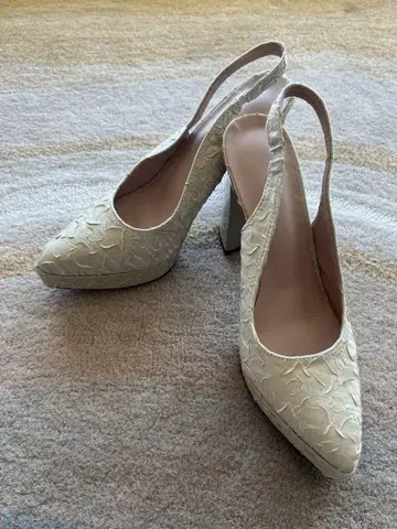 아이보리 슬링백 펌프스 하이힐