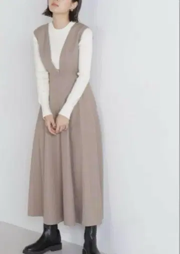 내추럴 뷰티 베이직 V넥 플레어 점프 스커트 M 베이지
