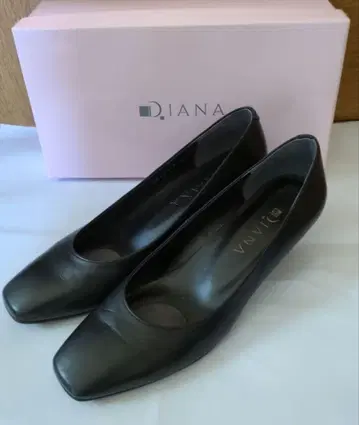 DIANA 블랙 가죽 펌프스 스퀘어토