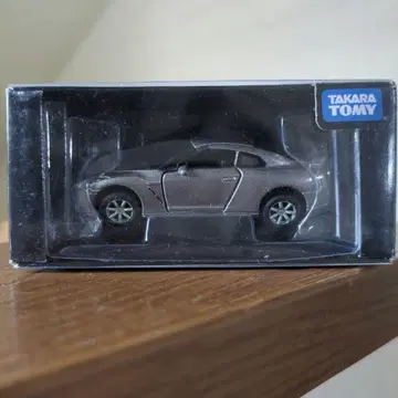 TOMICA LIMITED NISSAN GT-R 0099