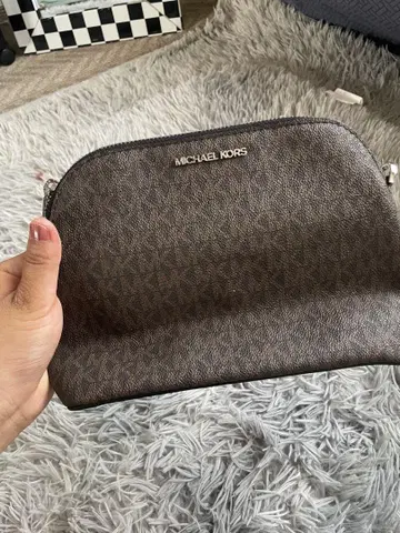MICHAEL KORS 브라운 파우치