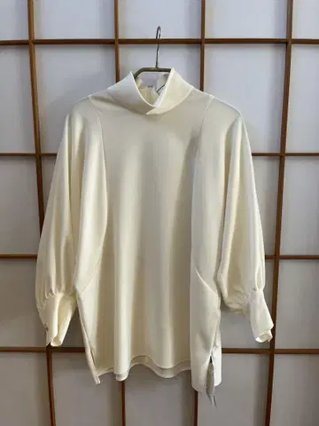 BEIGE, 하이넥 롱 슬리브 블라우스 사이즈 4